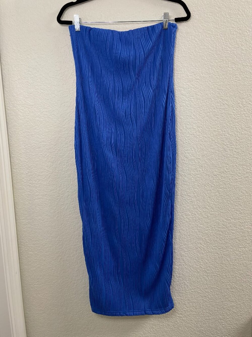 NWT Pretty Garden Blue Textured Bodycon Strapless Stretchy Midi Dress | Medium